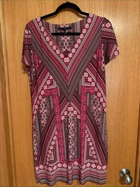 Women's V-Neck Short Sleeve Printed Tunic Top - Burgundy Pink